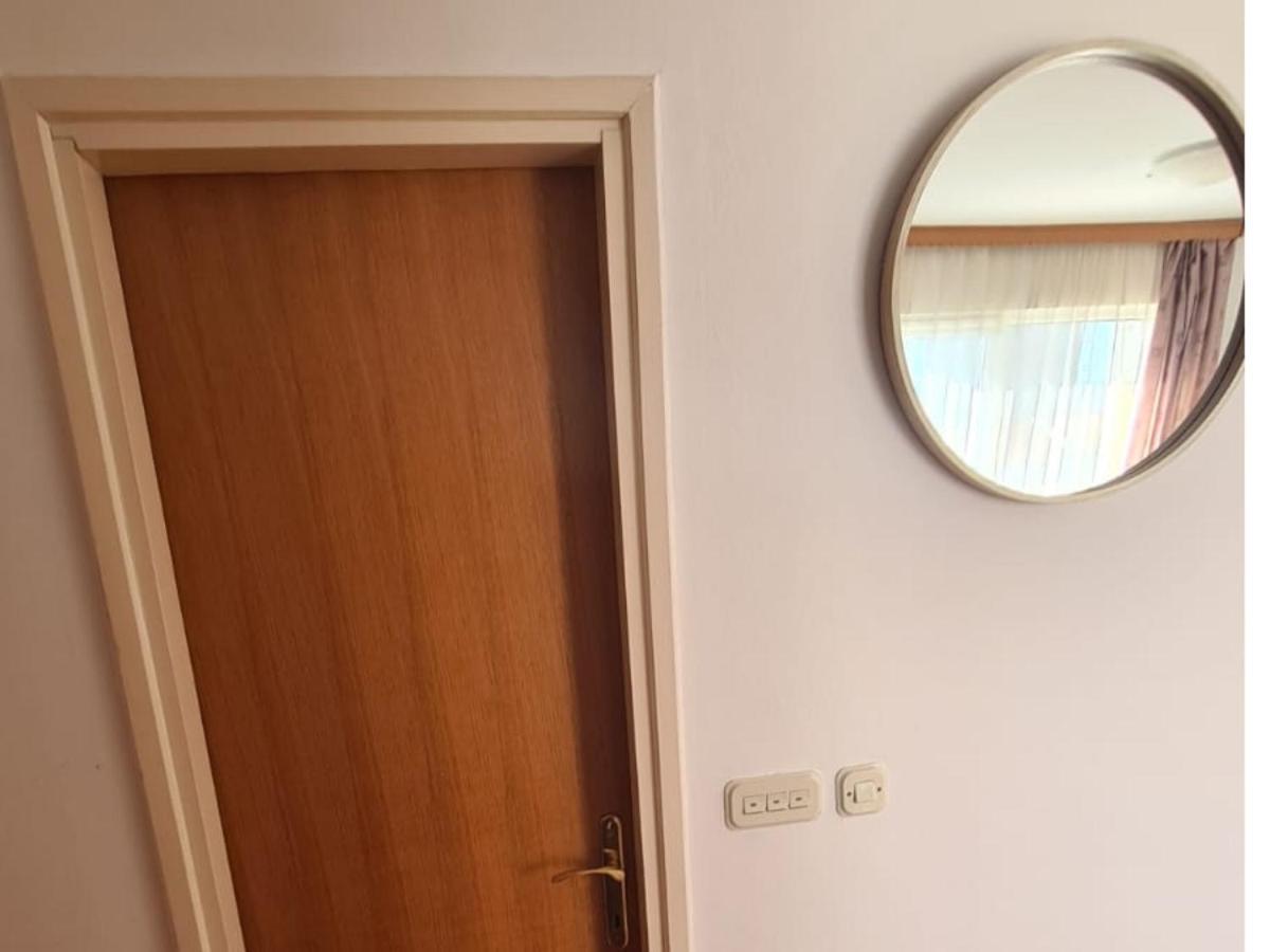 Apartman Ljubav Макарська Екстер'єр фото